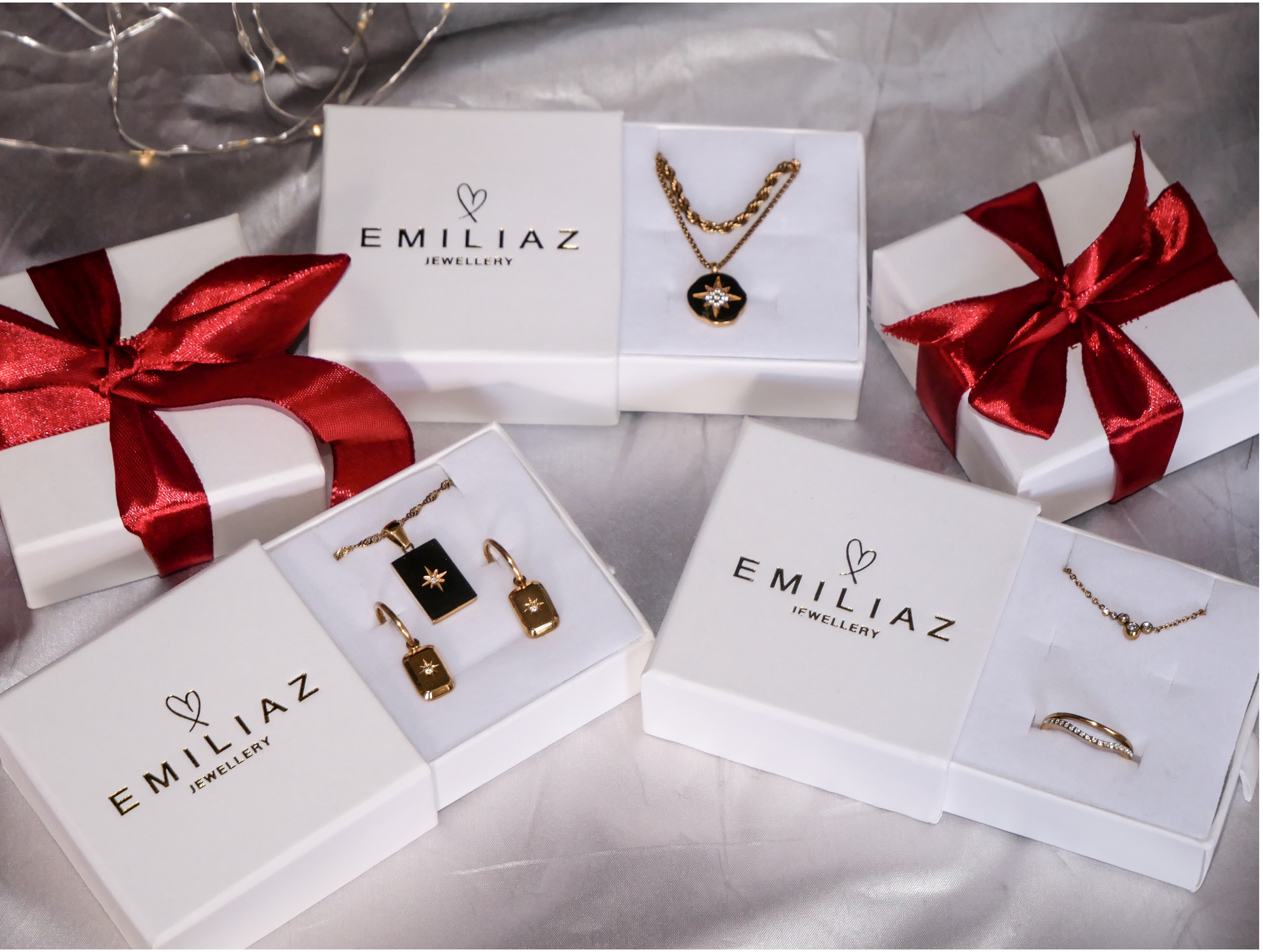 Deck the Halls with Boughs of Sparkle: Festive Jewellery to Light Up Your Season